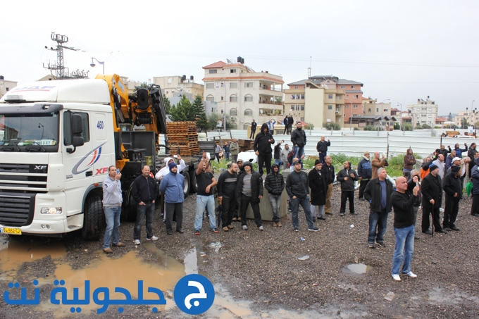 رفع قبة مسجد الروضة في جلجولية